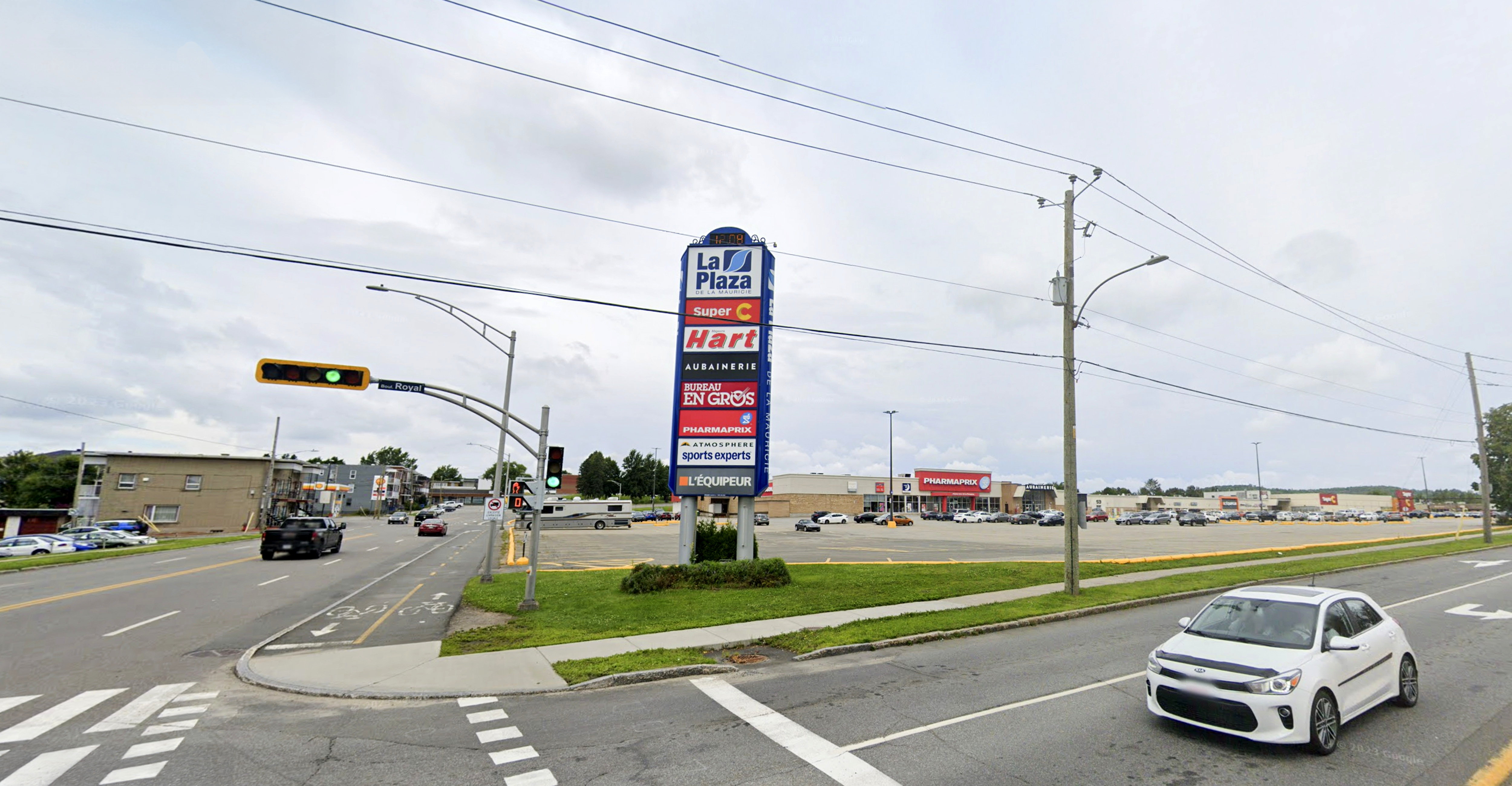 Zaki Alshowaier La Plaza Mauricie in Shawinigan. present everywhere quebec: here real